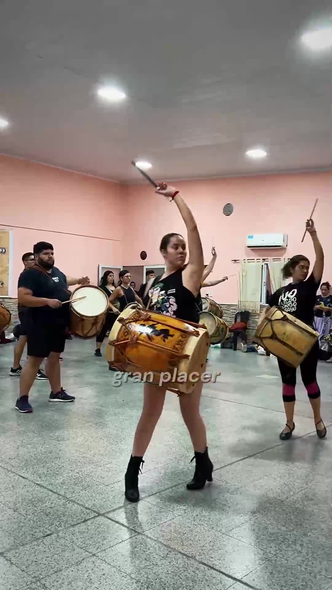 LA EMOCIÓN SE SIENTE EN EL AIRE