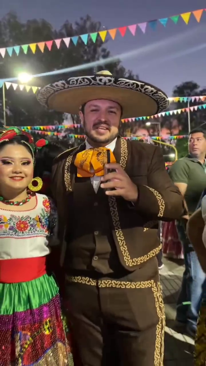 UNIMOS AL MUNDO A TRAVÉS DE LA DANZA